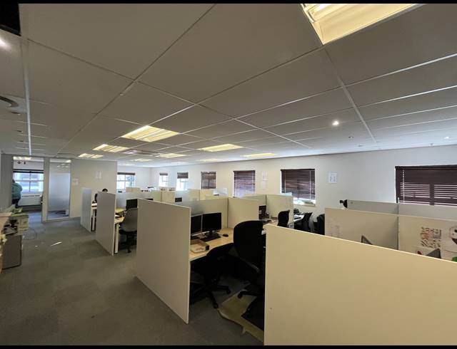 148M² OFFICE TO LET IN PINELANDS